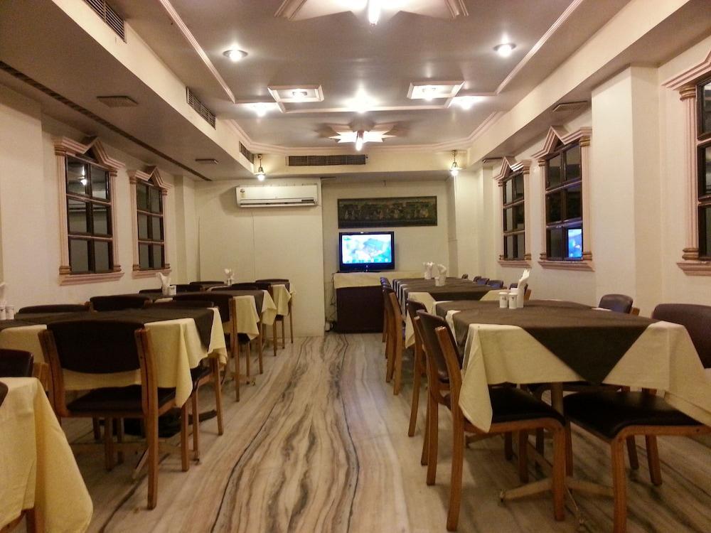 Oyo 15359 Hotel Kachandeep Džajpur Exteriér fotografie